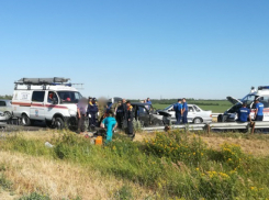 На трассе под Новочеркасском столкнулись «Ниссан» и «пятнадцатая»