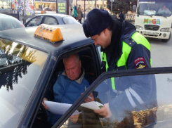 Сотрудники ОГИБДД организовали акцию «Такси должно быть безопасным»