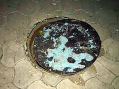 В Новочеркасске девушка с годовалым малышом попала в ловушку канализационного люка