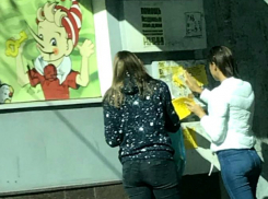 В Новочеркасске поймали коварных расклейщиц