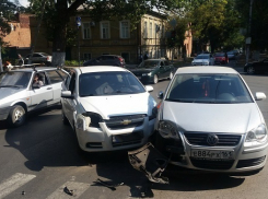 В Новочеркасске ищут свидетелей ДТП на улице Пушкинской