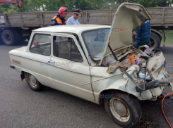 Под Новочеркасском пенсионер протаранил отбойник «Запорожцем»