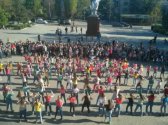 Весенним флешмобом отметили Всемирный день танца в Новочеркасске