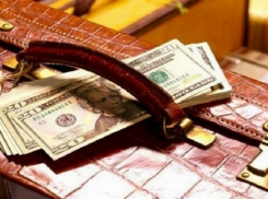 В соседнем с Новочеркасском аэропорту задержали пассажирку с крупной суммой валюты