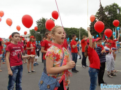 В Новочеркасске на День России спели хором гимн страны