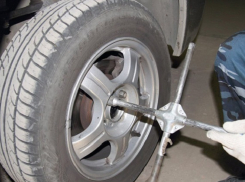 В Новочеркасске автовора «застукали» за скручиванием колес у «Приоры»