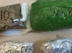 В Новочеркасске обнаружили наркоточку с запрещенными веществами в контейнерах