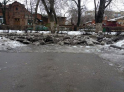 Администрация Новочеркасска выписала 12 штрафов за неубранный мусор и нечищеные тротуары