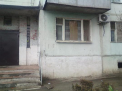 В Новочеркасске пятилетний мальчик был избит в подъезде собственного дома