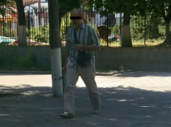 В центре города в Александровском парке сфотографирован онанист