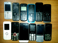 Мужчина пытался перебросить в новочеркасскую колонию мобильные телефоны и наркотики