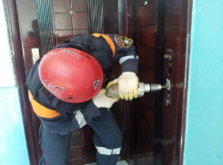 Труп пенсионера обнаружили в запертой квартире на проспекте Баклановском в Новочеркасске