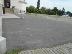 Ростовский областной суд обязал администрацию Новочеркасска восстановить брусчатку на соборной площади 