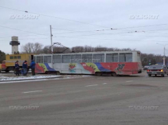 В Новочеркасске сошел с рельс очередной тамвай