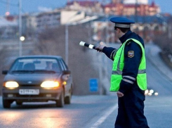В Новочеркасске ловят нетрезвых водителей и автомобили с грязными номерами