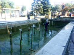 «Беда фонтана в том, что неизвестные откручивают кран с чаши», - пояснили в новочеркасском водоканале