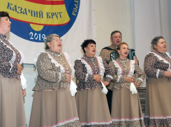 В Новочеркасске казачьи коллективы Дона боролись за место в финале фольклорного фестиваля