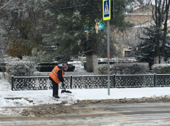 В Новочеркасск пришла зима: коммунальщики города работают в усиленном режиме