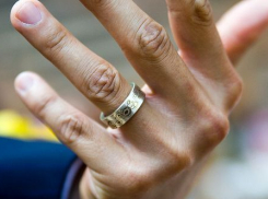 Уборщица новочеркасского ДК стала жертвой уличного ограбления