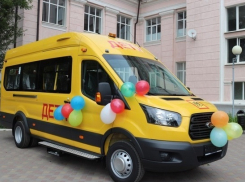 Новочеркасская спортшкола № 3 получила новенький автобус