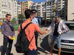 В Новочеркасске активисты провели профилактический рейд по безопасности дорожного движения