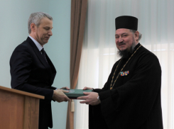 Благочинный приходов Новочеркасского округа поздравил с юбилеем депутата Владимира Маханькова