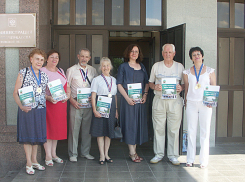 Новочеркасские любители скандинавской ходьбы написали книгу