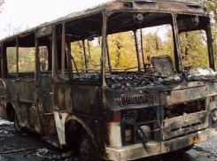 Автобус с пассажирами сгорел дотла на федеральной трассе под Новочеркасском