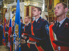 В Новочеркасске выпускники Платовской казачьей сотни получили офицерские чины