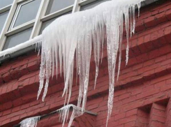 За снег и сосульки на крыше домов жителей Новочеркасска могут оштрафовать