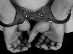 Наркоторговца с крупной партией героина задержали полицейские в Новочеркасске
