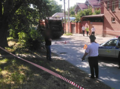 В Новочеркасске женщина погибла под колесами мусоровоза