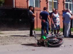 «Газель» сбила мотоцикл при развороте в станице Кривянской под Новочеркасском