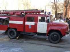 Взорвавшаяся газовая колонка устроила пожар в новочеркасском общежитии