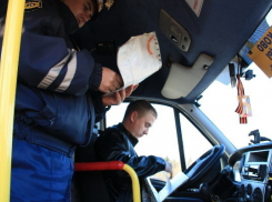 В Новочеркасске останавливают и проверяют автобусы 