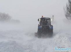 На окраины Новочеркасска хлеб доставляют с помощью тракторов