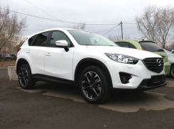 Кроссовер Mazda CX-5 с поцарапанным бампером угнали в Новочеркасске