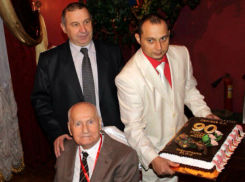 Легендарного победителя и созидателя из Новочеркасска поздравил Владимир Путин