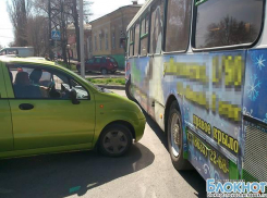 В Новочеркасске ДТП с автобусом стало причиной километровой пробки