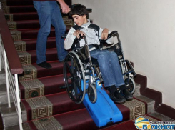 В Новочеркасском театре появился гусеничный подъемник для инвалидов-колясочников