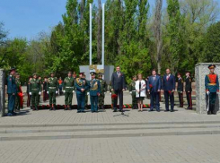 В Новочеркасске прозвучали оружейные залпы