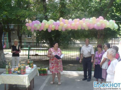 В Новочеркасске жильцы пятиэтажки вместе отметили 50-летний юбилей дома
