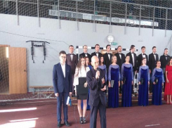 В Новочеркасской школе №19 школьники встречали живых свидетелей войны