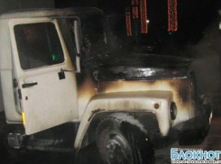 В Новочеркасске за ночь сгорели три автомобиля, еще один удалось спасти