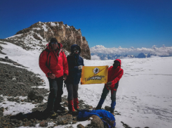 Новочеркасские альпинисты покорили вершину Эльбруса