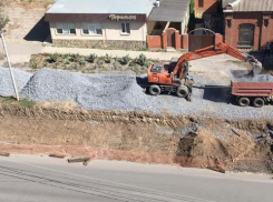 В Новочеркасске причиной затянувшегося ремонта трамвайного пути стало отсутствие рельсов