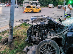 Мощное столкновение Subaru и Opel произошло на проспекте Платовском Новочеркасска