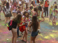 Сотни новочеркасцев подарили друг другу красочные «обнимашки»