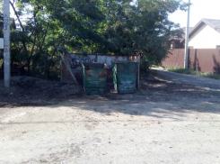 Контейнерную площадку в Спасском переулке расчистили от мусорных завалов