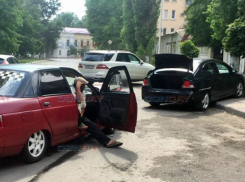 Лихач на «десятке» переоценил свои возможности и не вписался в поворот в Новочеркасске